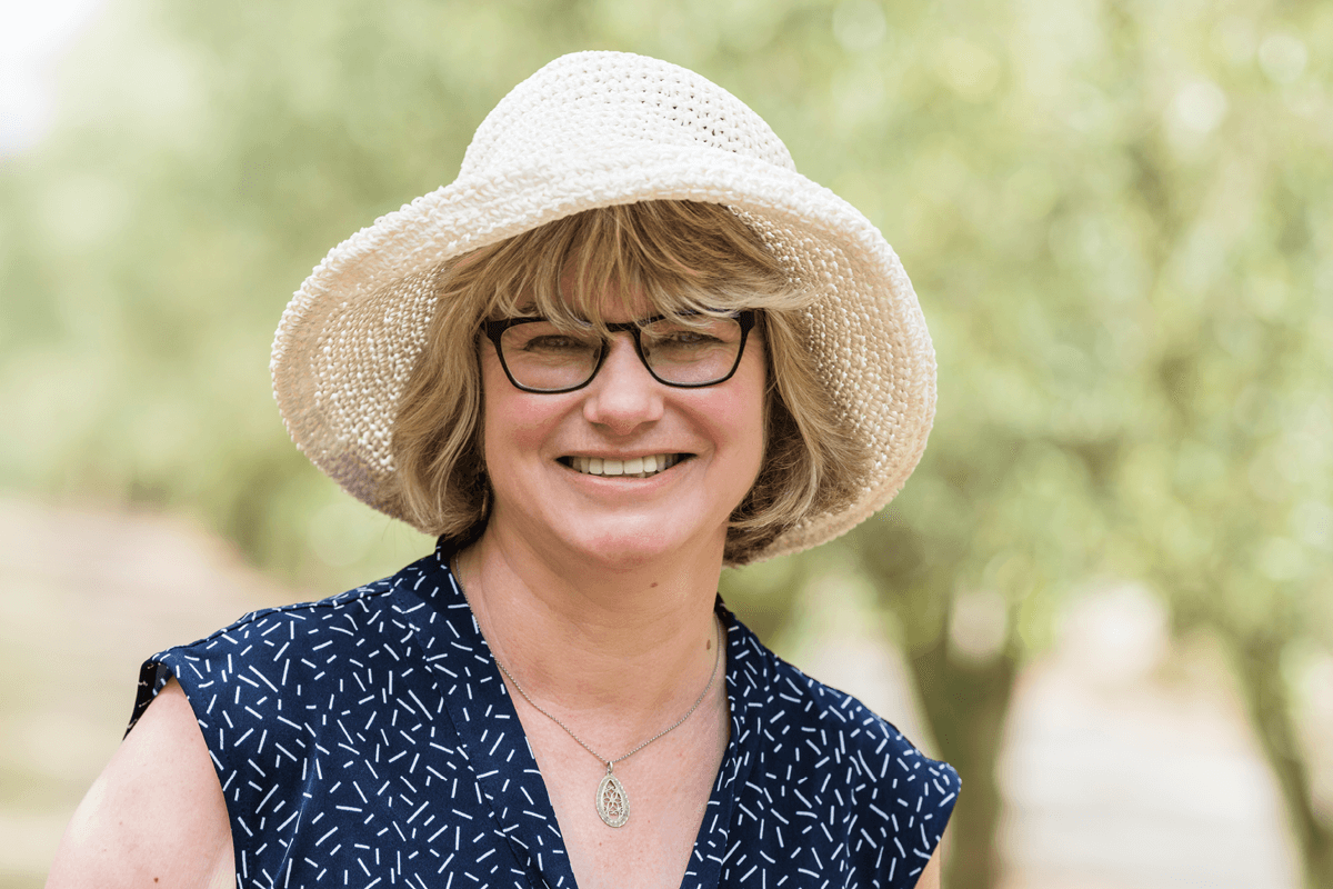 About Leaine Jones, Founder of Smart Books Courses
